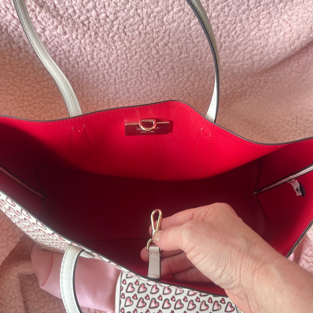 Kate Spade All Day Fancy
Hearts Large Tote with dust cover bag. NWOT - Picture 3 of 7